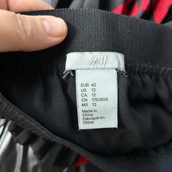 H&M Black and Red Floral Pleated Midi Skirt US 12 - Picture 2 of 4